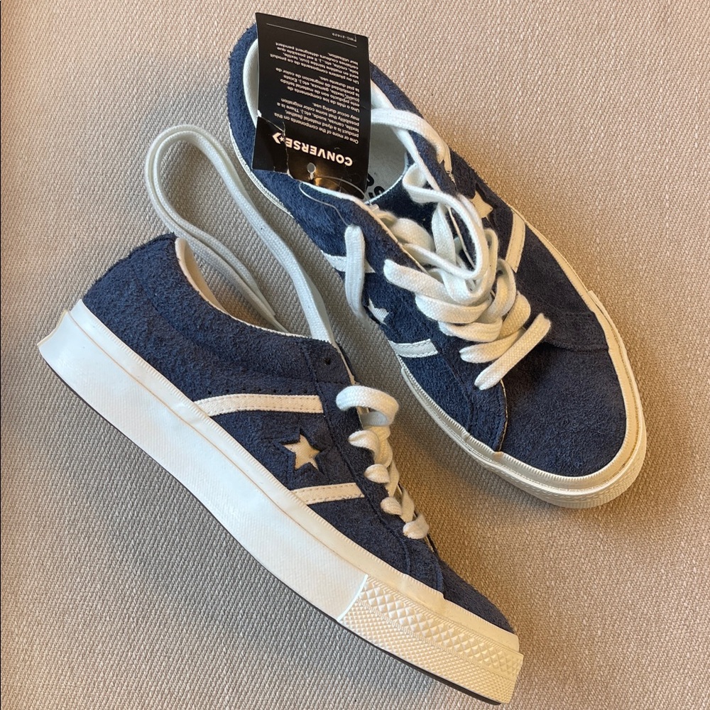 Converse Navy Blue & White Suede Runners | NWT | Size 7.5